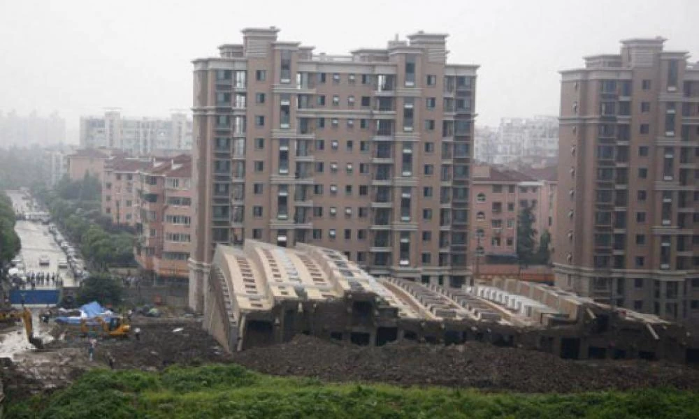 Απίστευτο κατασκευαστικό λάθος: Πως κατέρρευσε ένα 13όροφο κτήριο